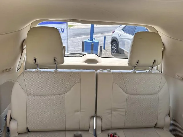 Used 2021 White Lexus 570 image 19