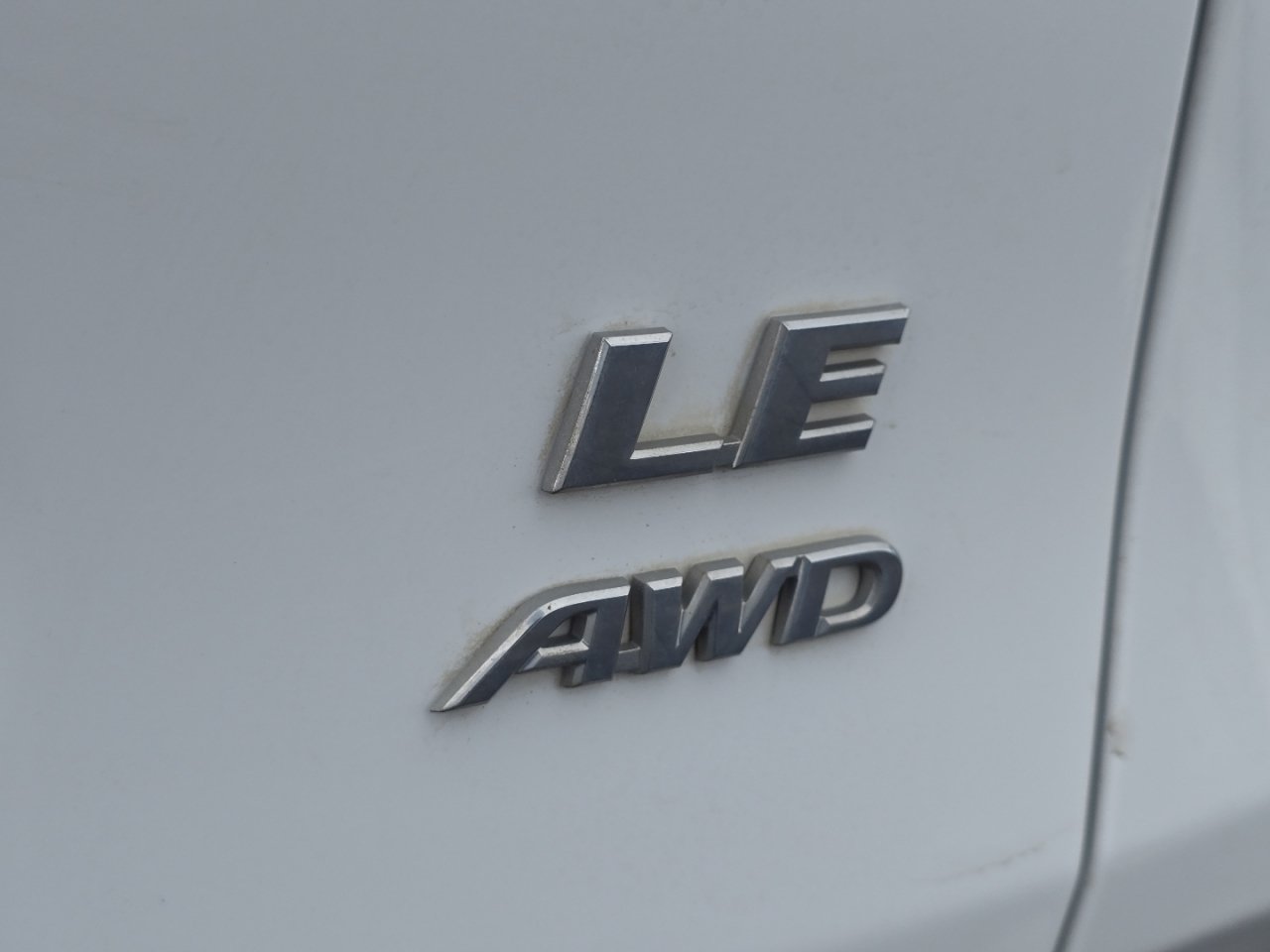 Used 2021 White Toyota LE image 24