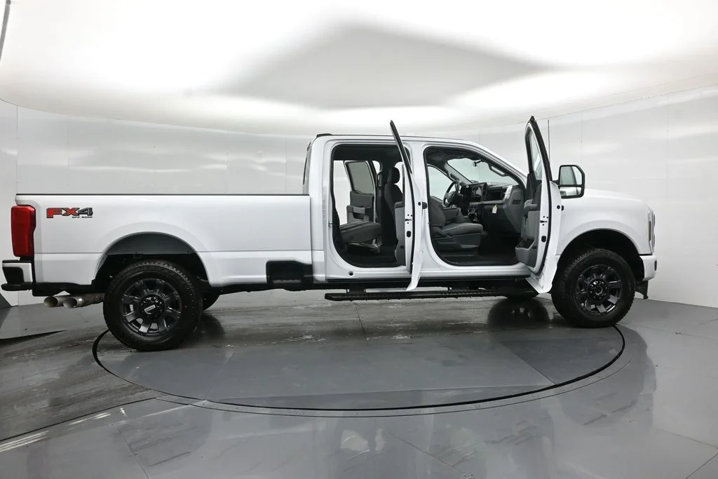 New 2026 Oxford White Ford XL image 4