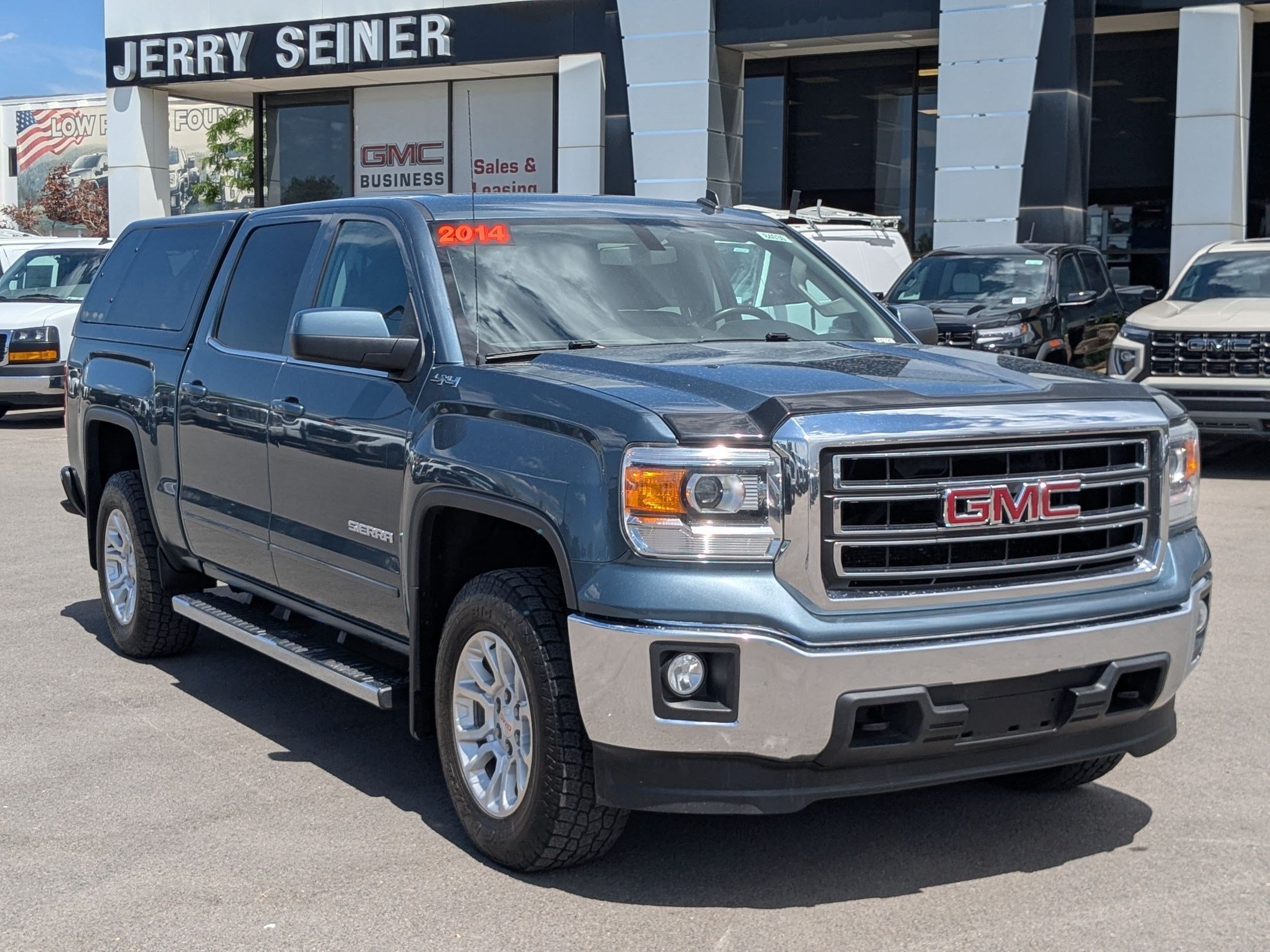 Used 2014 STEALTH GRAY METALLIC GMC SLE image 7