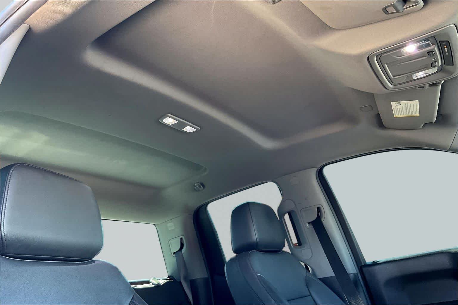 Used 2021 Summit White GMC  image 14