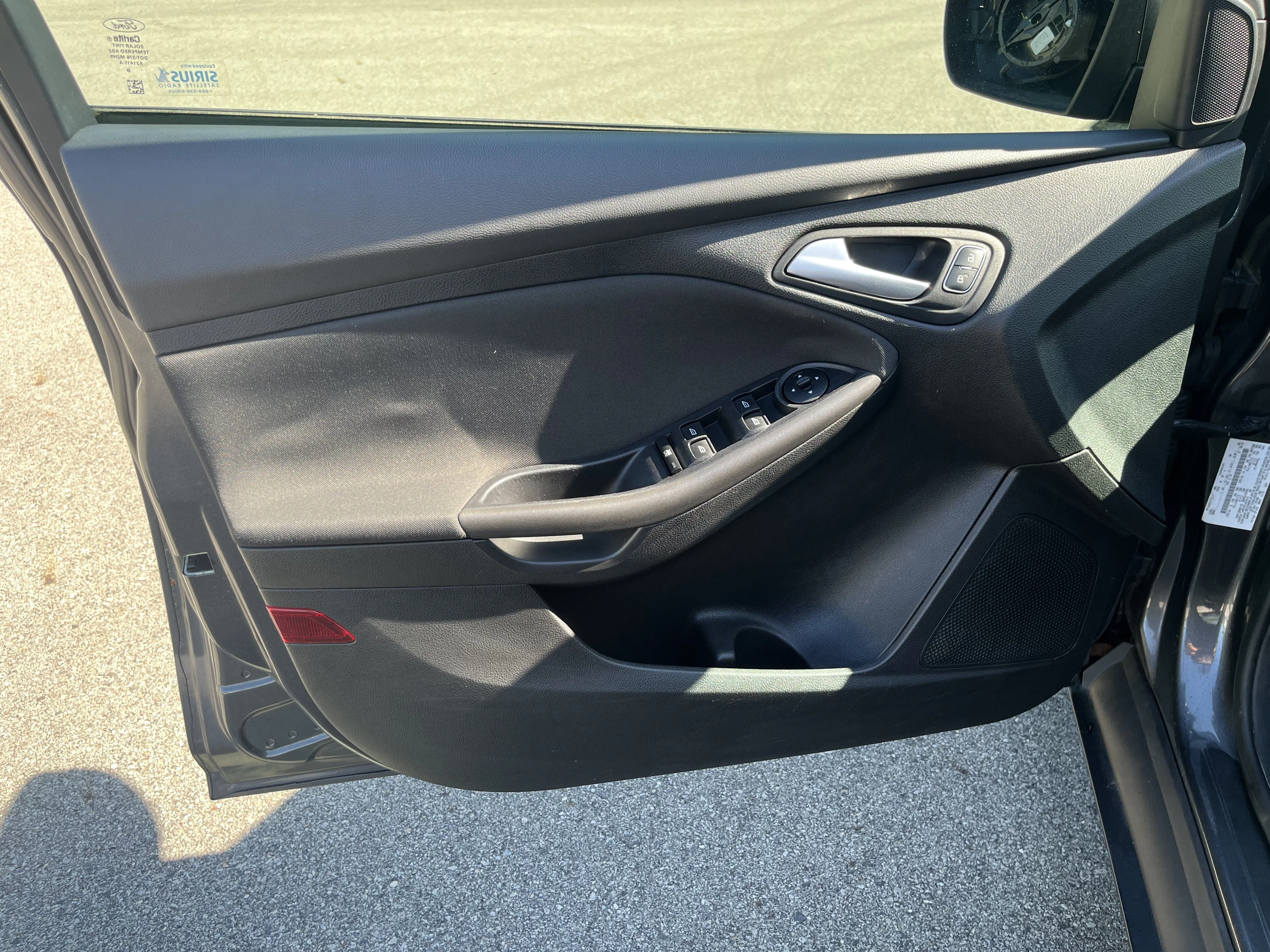 Used 2015 Magnetic Ford SE image 17