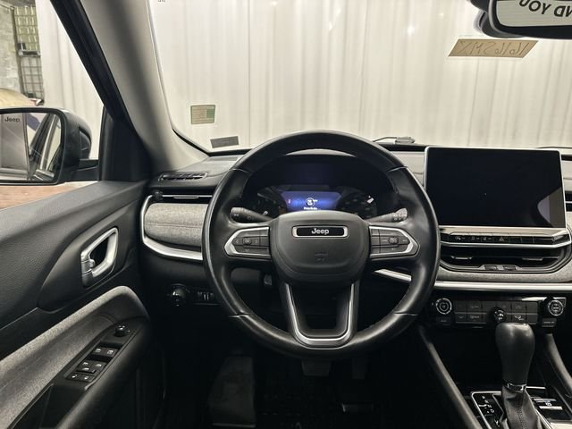 Used 2022 Black Jeep Latitude Lux image 15