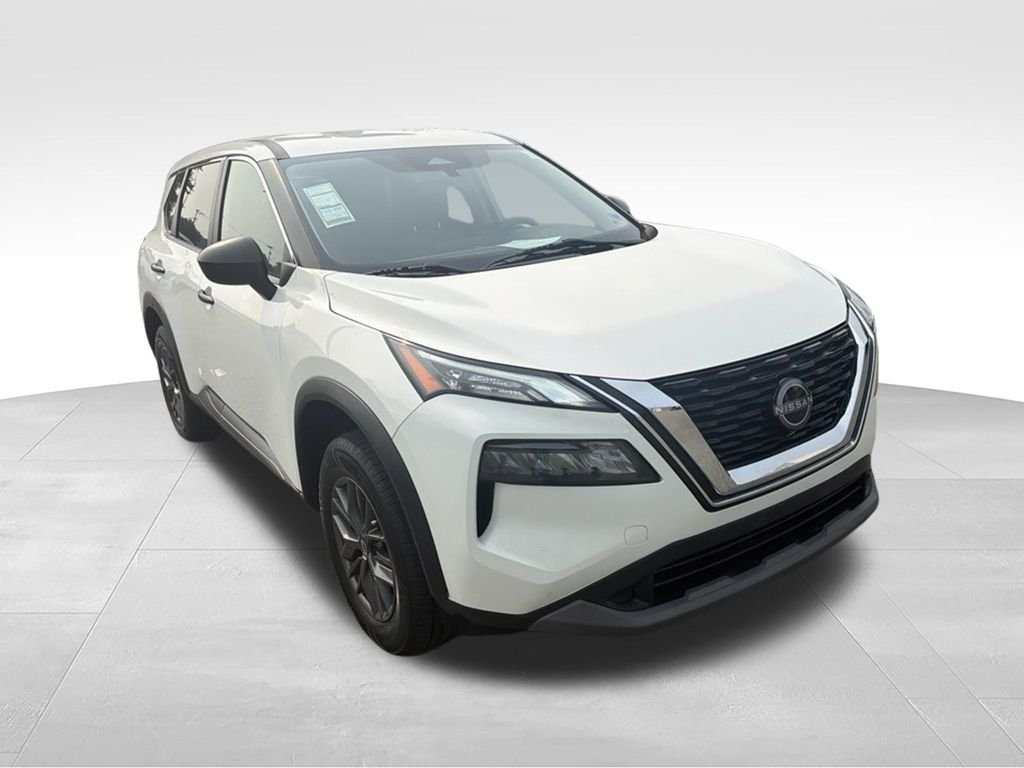 Used 2022 White Nissan S image 9