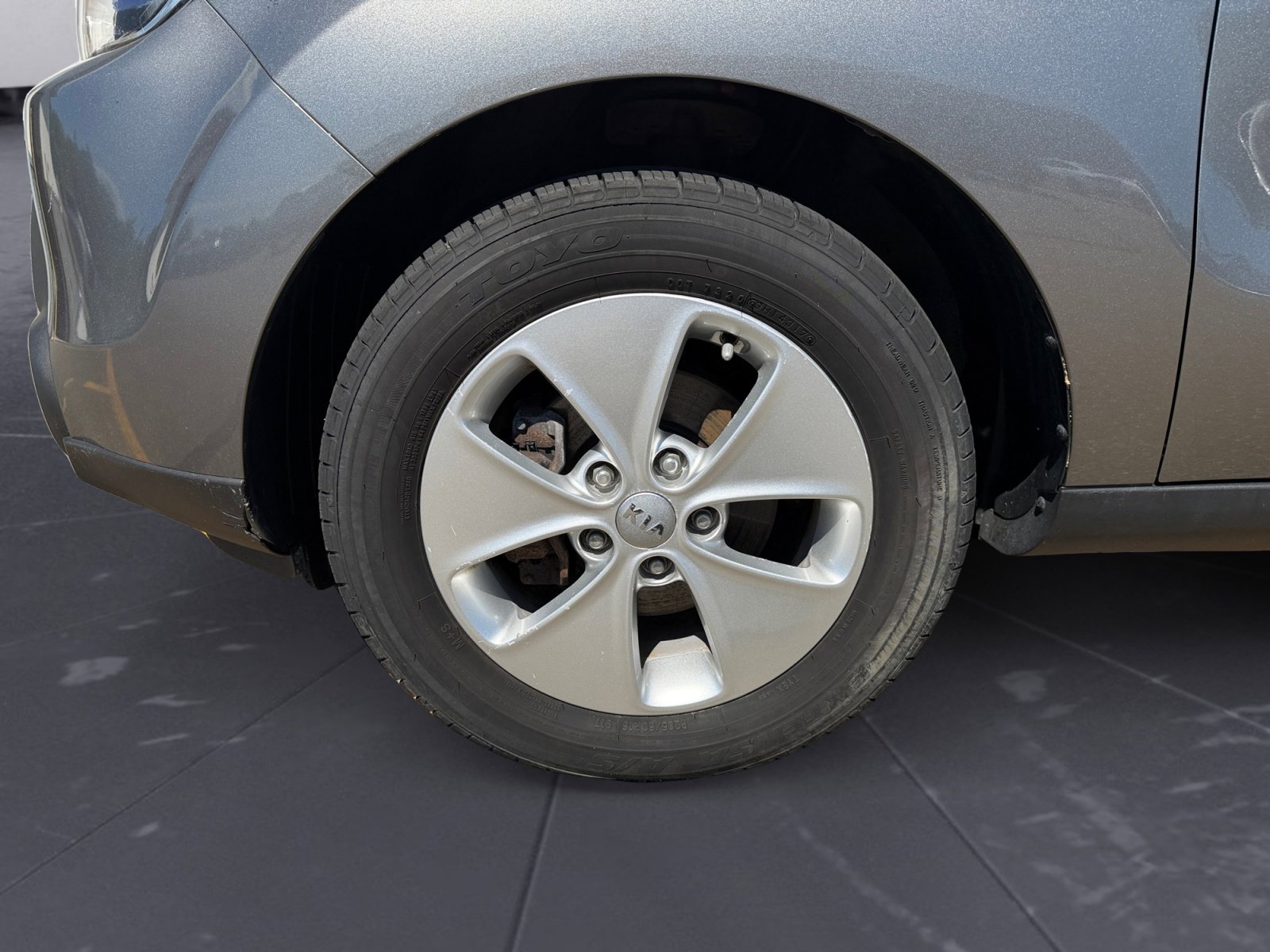 Used 2015 Titanium Gray Kia Base image 38