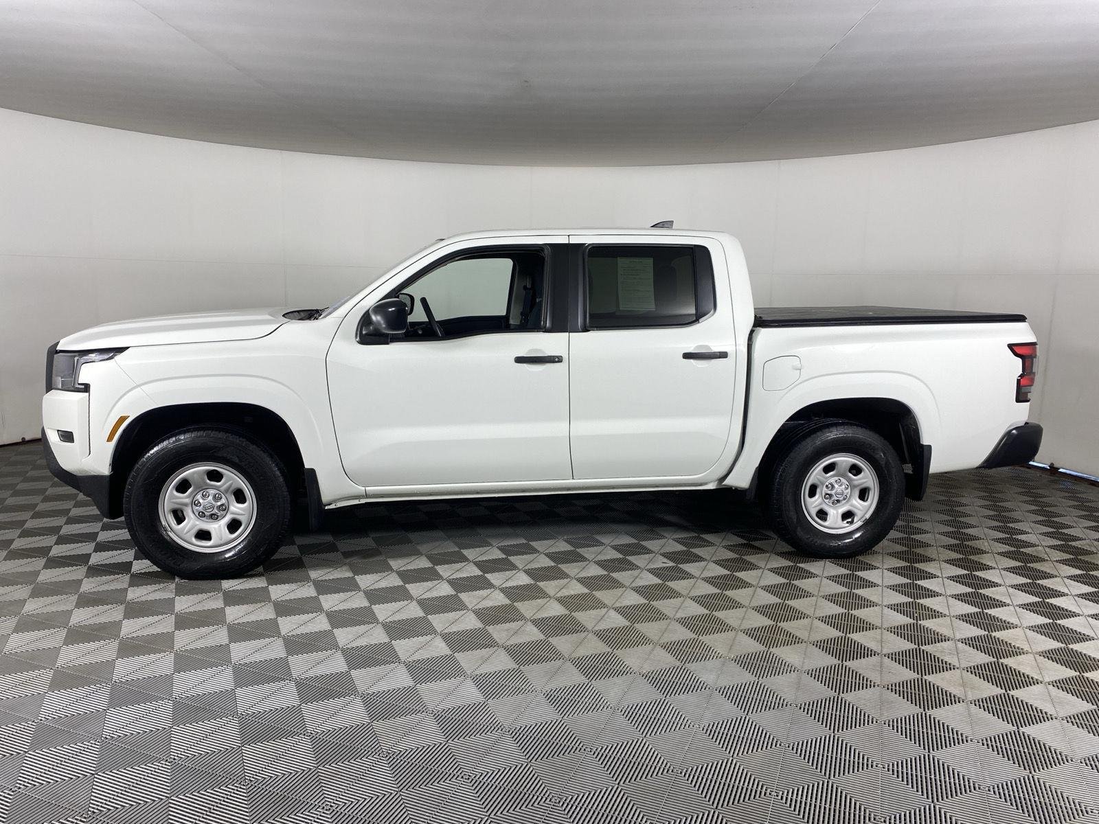 Used 2022 Glacier White Nissan S image 4