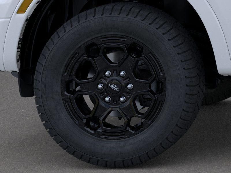 New 2025 Oxford White Ford XLT image 19