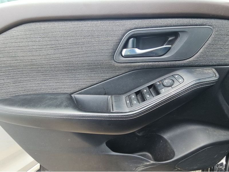 Used 2023 Super Black Nissan SV image 16