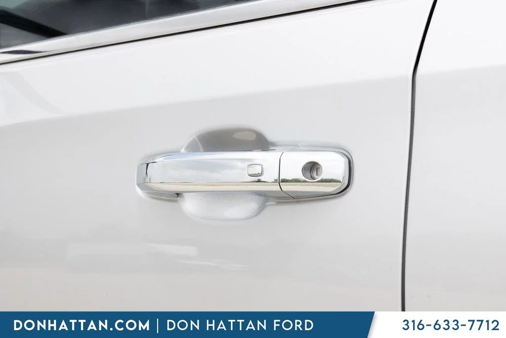 Used 2021 Silver GMC SLT image 32