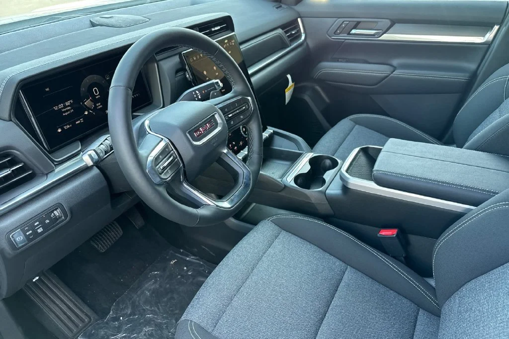 New 2026 Summit White GMC Elevation image 7
