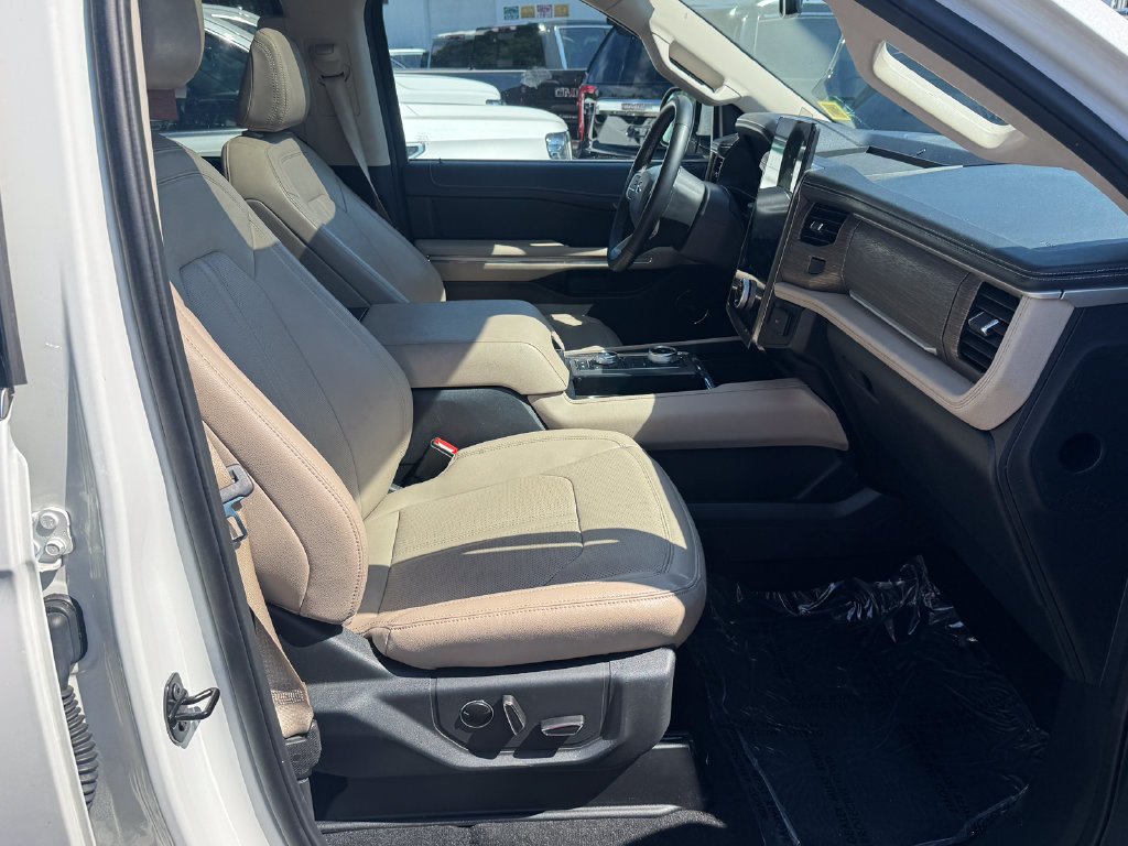 Used 2024 White Ford Limited image 31