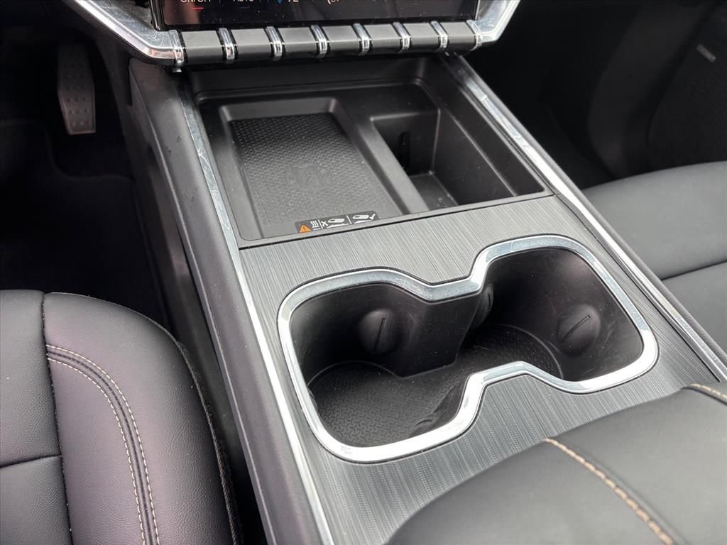 Used 2024 Summit White GMC Elevation image 19