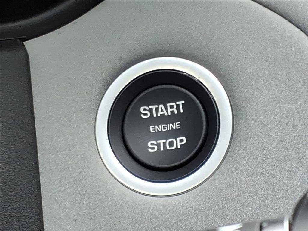 New 2026 Fuji White LAND ROVER Dynamic SE image 16