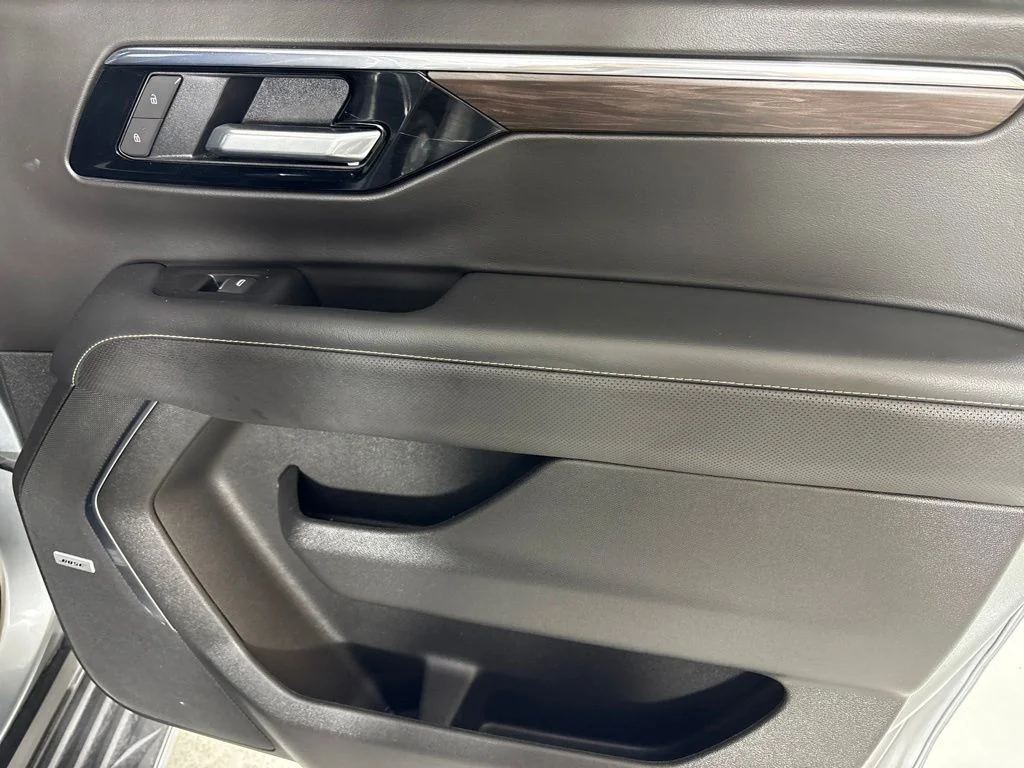 Used 2025 Gray Chevrolet Premier image 22
