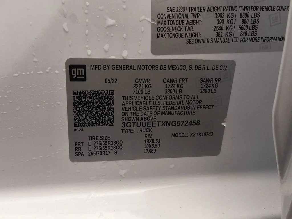 Used 2022 Summit White GMC AT4 image 17