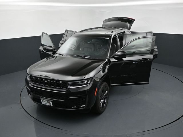 New 2026 Diamond Black Crystal Pearl-Coat Exterior Paint Jeep Limited image 25