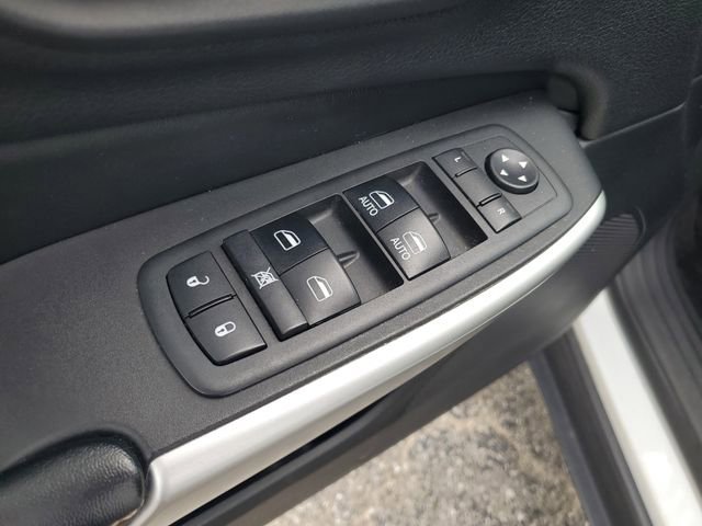 Used 2018 White Jeep Latitude Plus image 9