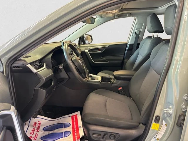Used 2020  Toyota XLE image 10