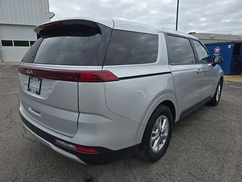 Used 2022 Silver Kia LXS image 8