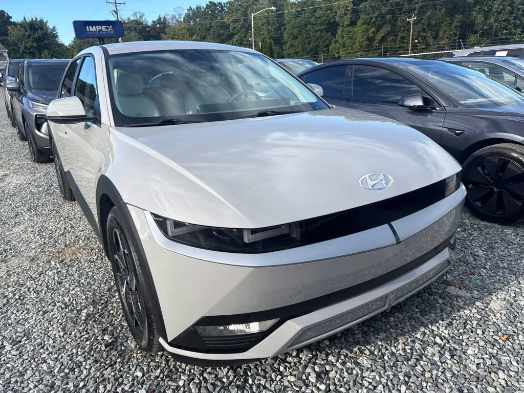 Used 2023 Gray Hyundai SEL image 2