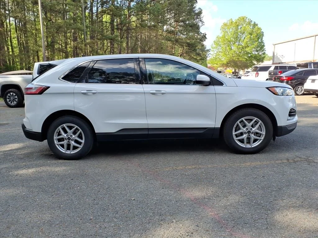Used 2024 White Ford SEL image 31