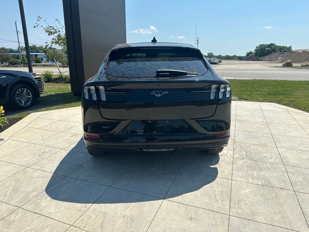 Used 2021 Black Ford Premium image 4