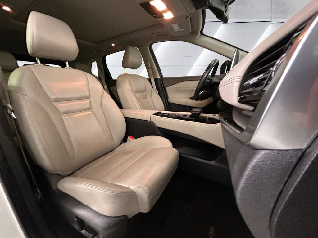 Used 2023 White Nissan SL image 14