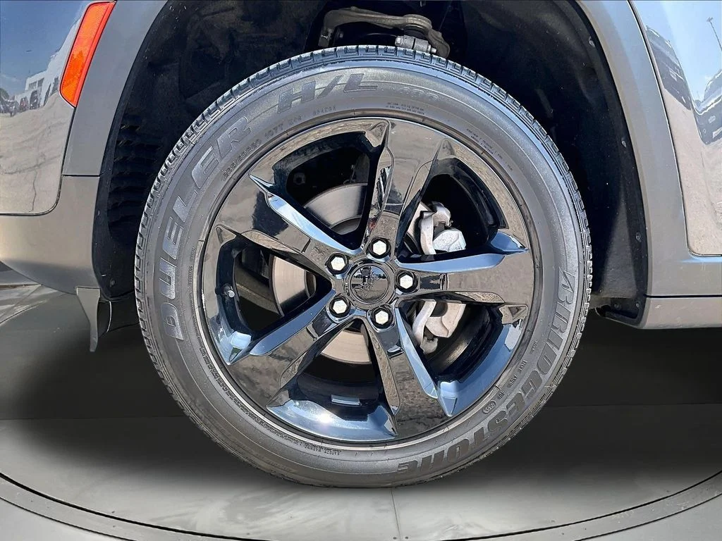 Used 2023 Gray Jeep Altitude X image 35