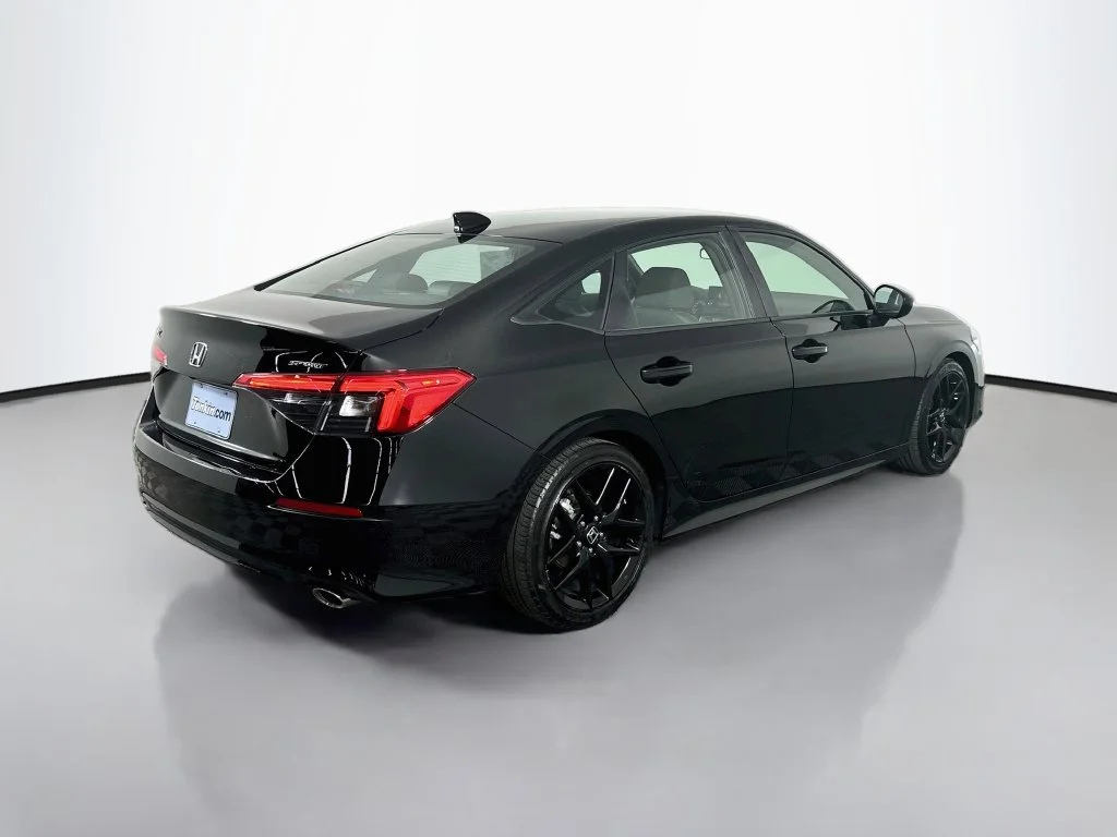 Used 2024  Honda Sport image 8