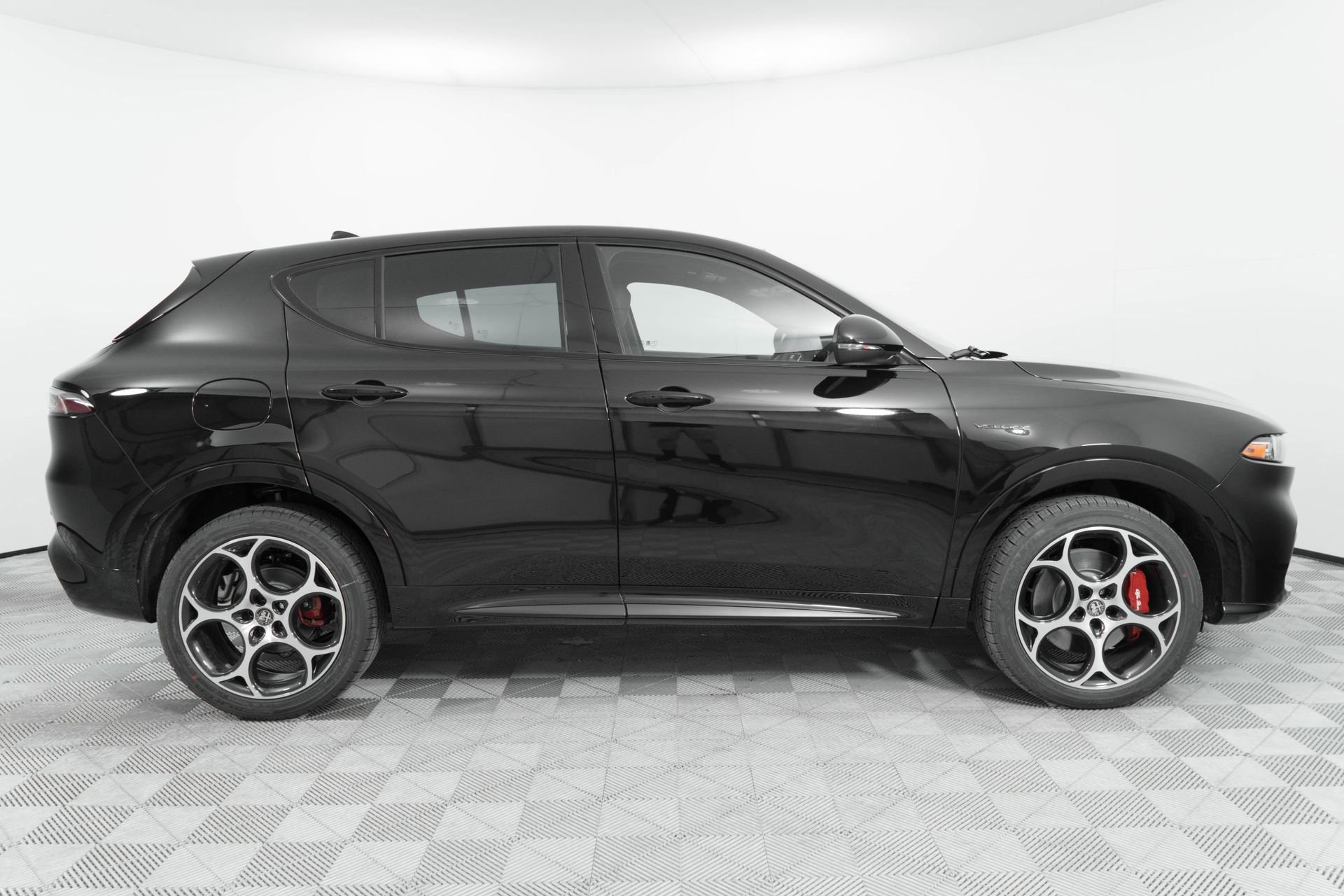 New 2025 Alfa Black Exterior Paint Alfa Romeo Base image 8