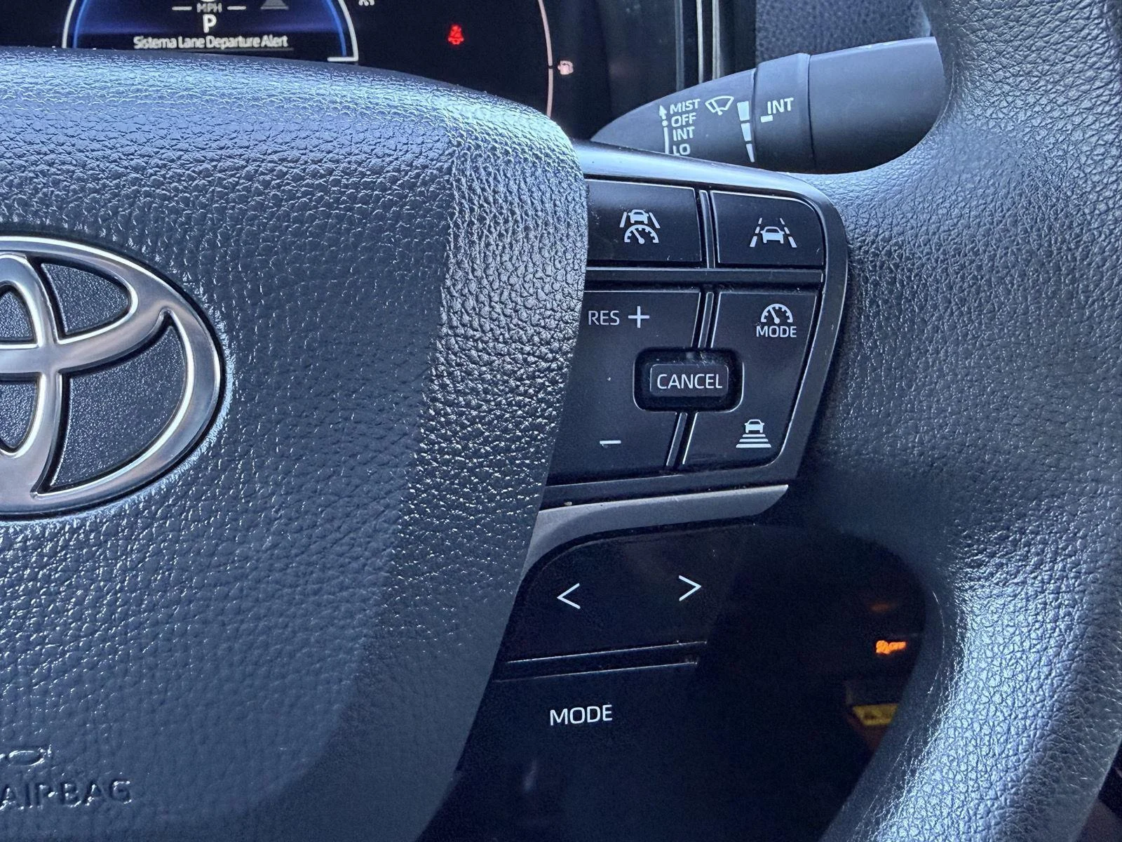 Used 2025 Underground Toyota LE image 19