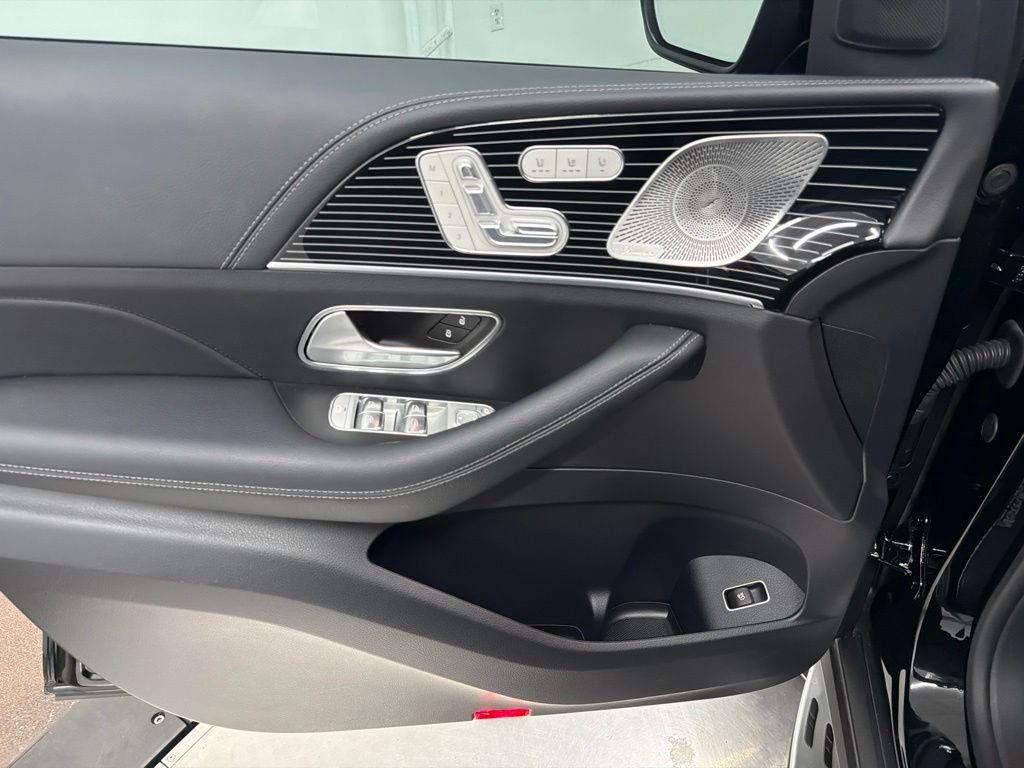Certified Used 2025 Black Mercedes-Benz GLS 580 image 16