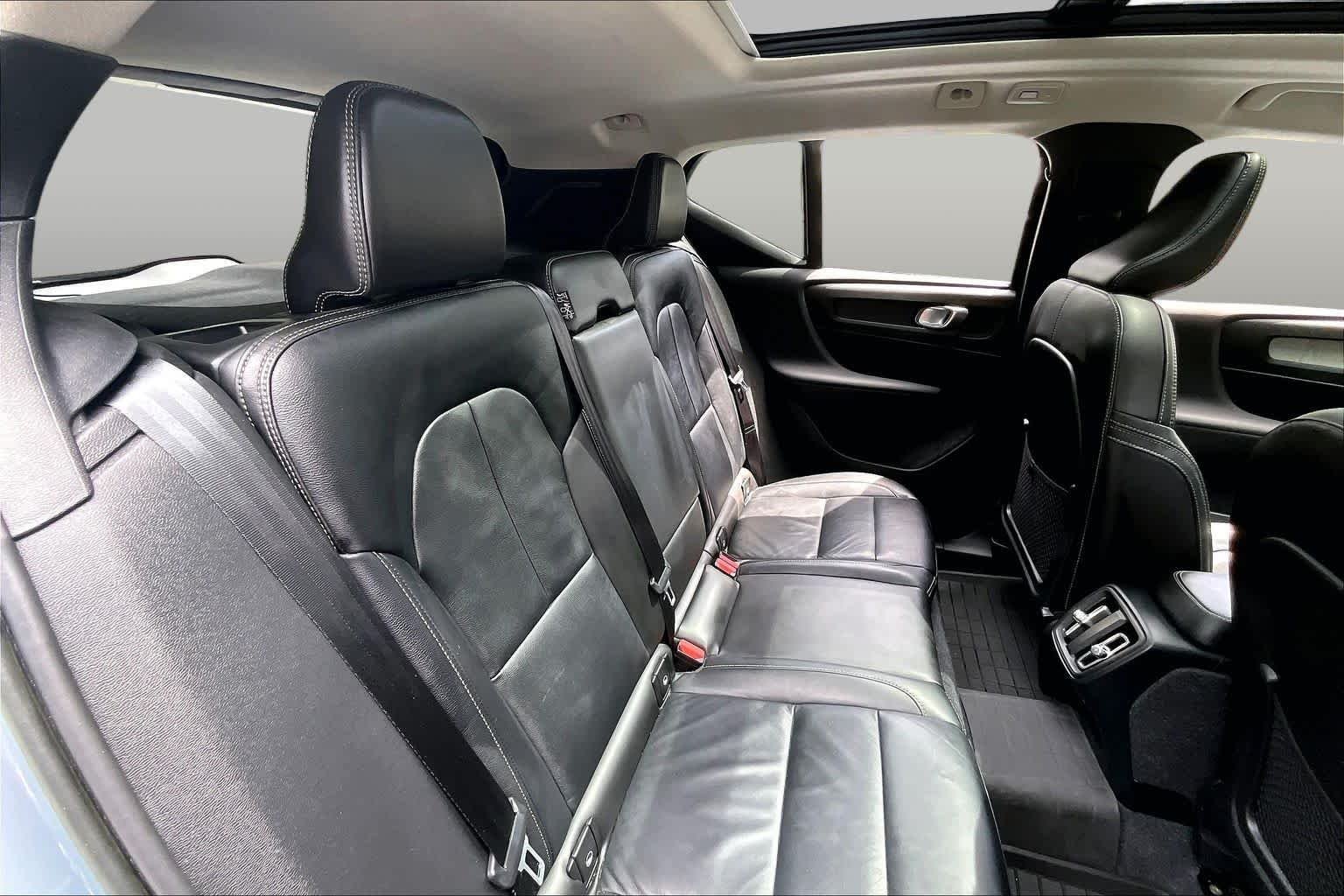 Used 2023  Volvo Plus Bright Theme image 21
