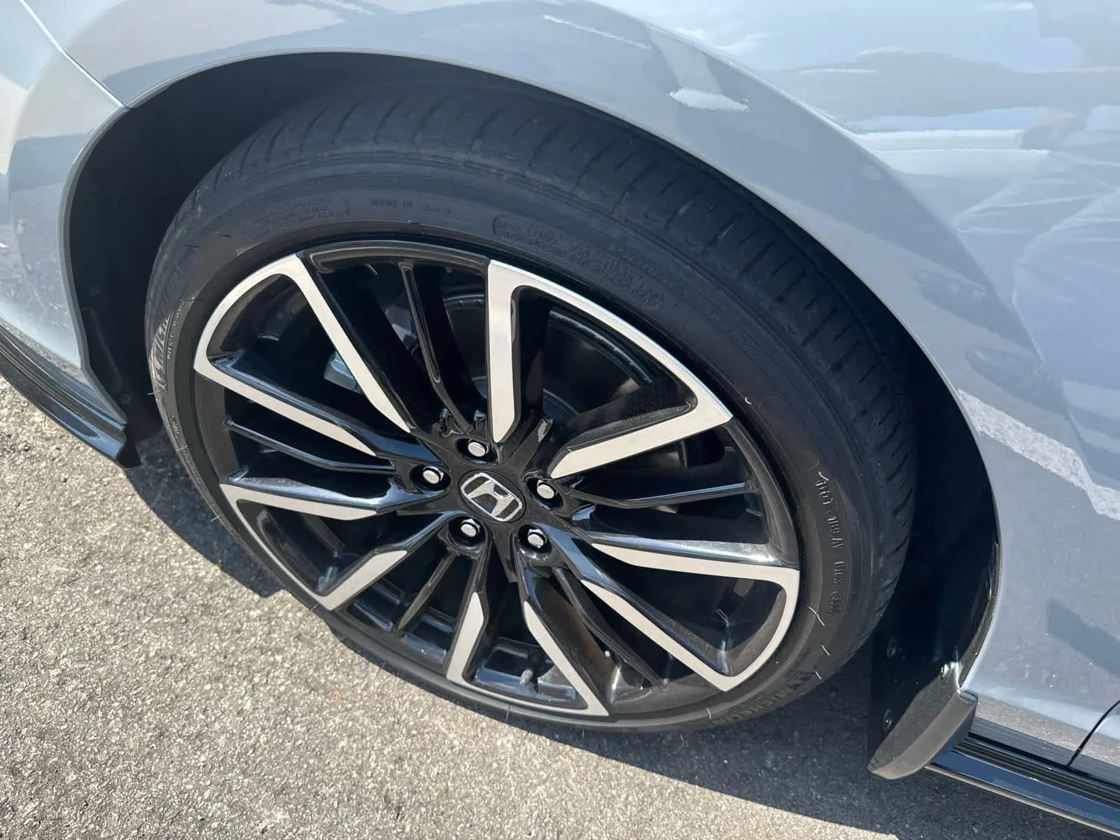 Used 2024 Urban Gray Pearl Honda Touring image 5