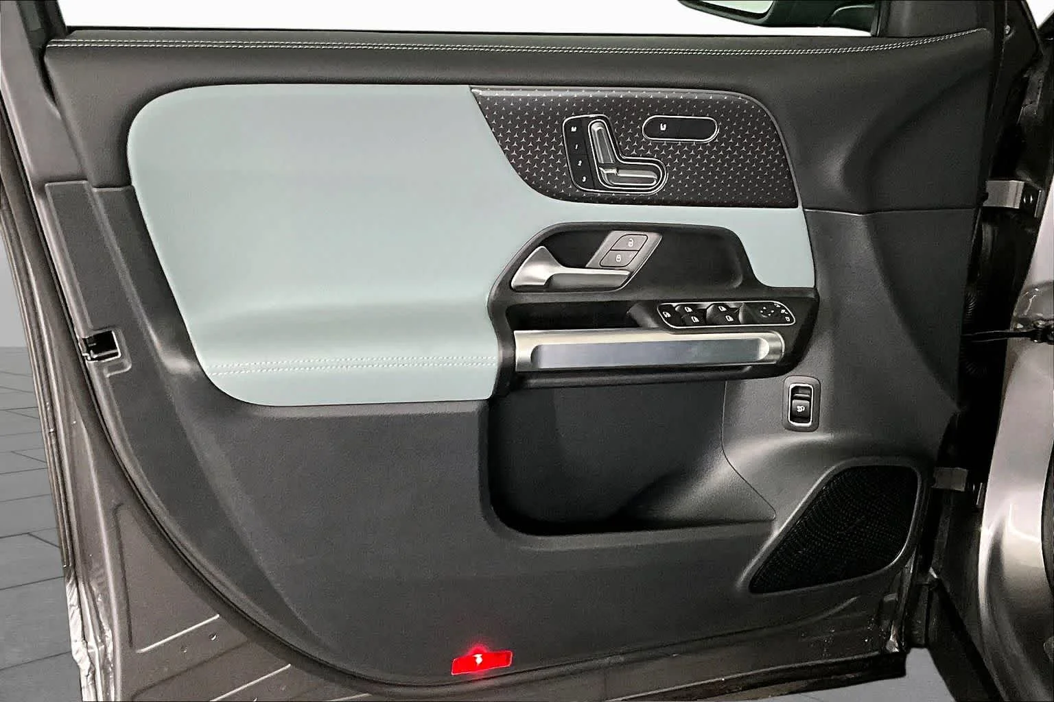 New 2026 Mountain Grey Metallic Mercedes-Benz GLB 250 image 12