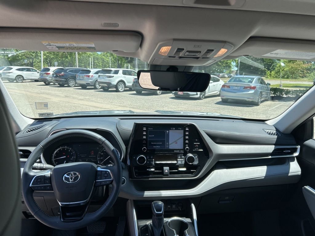 Used 2021 Silver Toyota XLE image 19