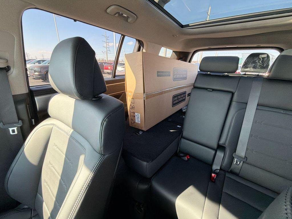 2026 Hyundai Santa Fe Limited - Photo 12