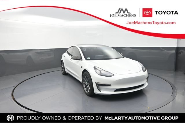 Used 2022  Tesla Long Range image 1
