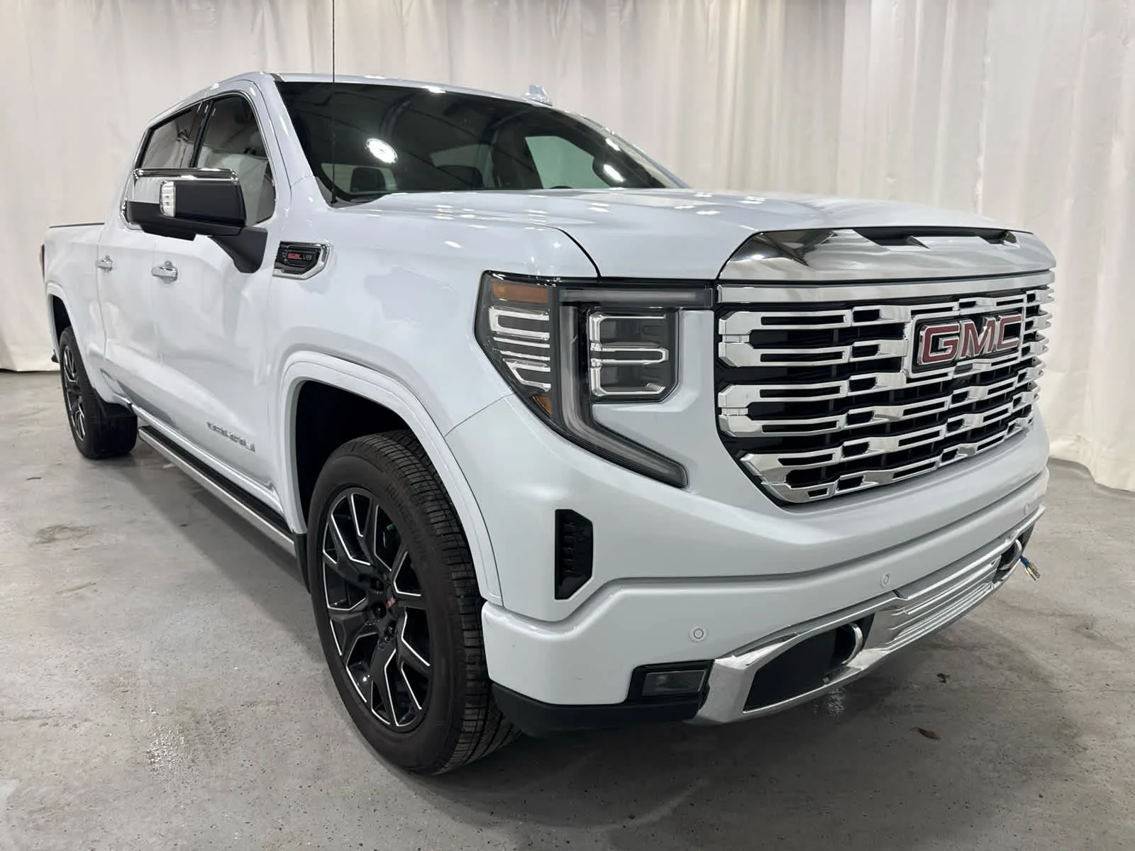 Used 2026 Glacier White Tricoat GMC Denali image 7