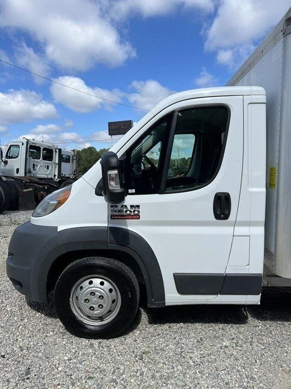 Used 2014 White Ram Base image 36