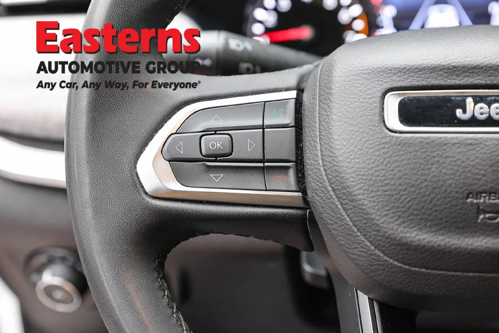 Used 2024 White Jeep Latitude image 14