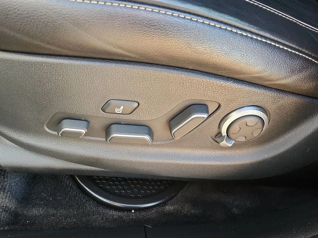 Used 2021 Black Genesis 2.5T image 8