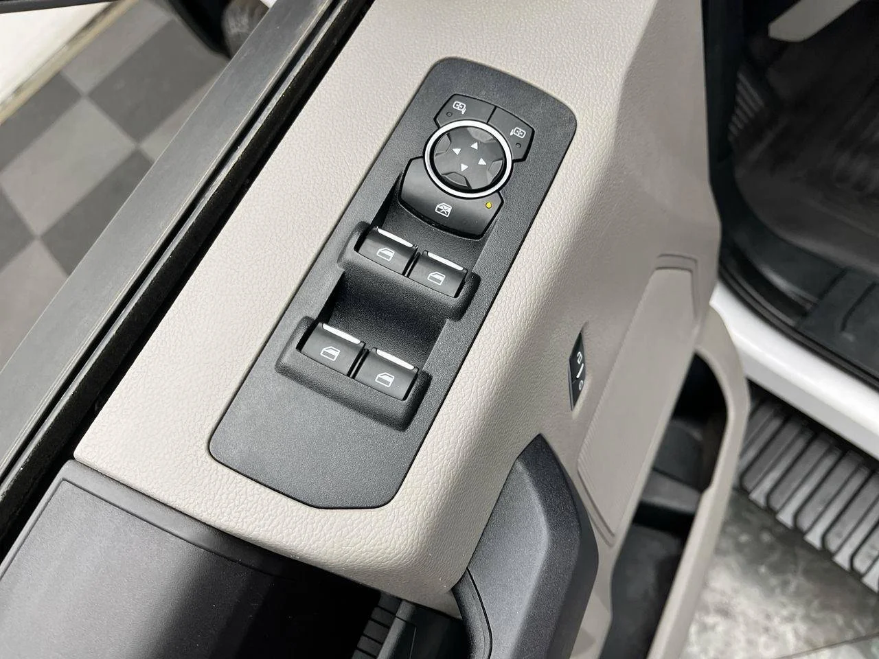 Used 2020 White Ford XL image 7