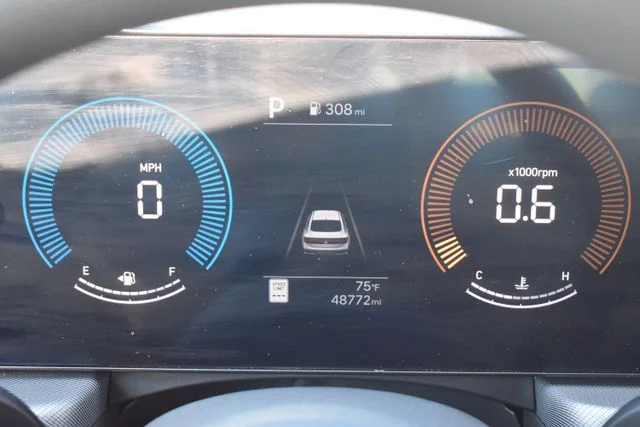 Used 2024 White Hyundai SEL image 21