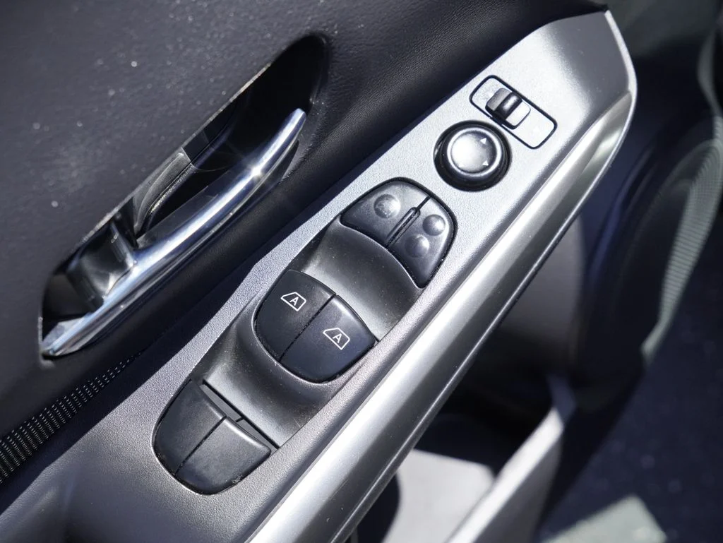 Used 2020 Gray Nissan SV image 8