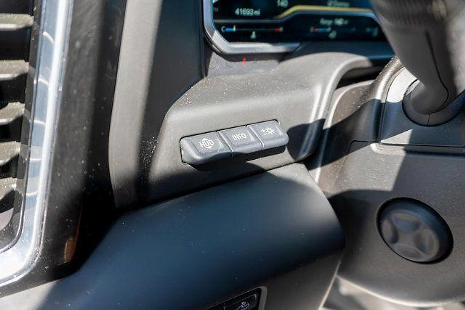 Used 2023  GMC Denali Ultimate image 27