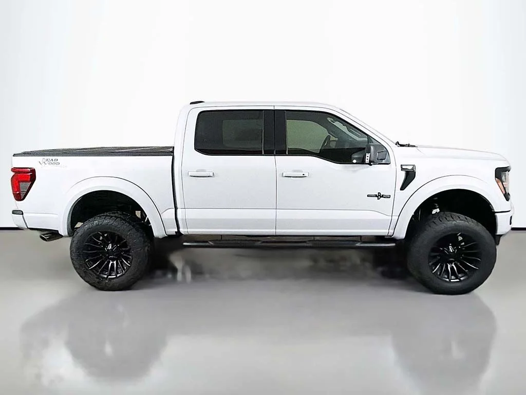 New 2025 Space White Metallic Ford XLT image 16
