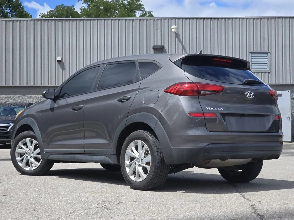 Used 2020 Gray Hyundai SE image 11