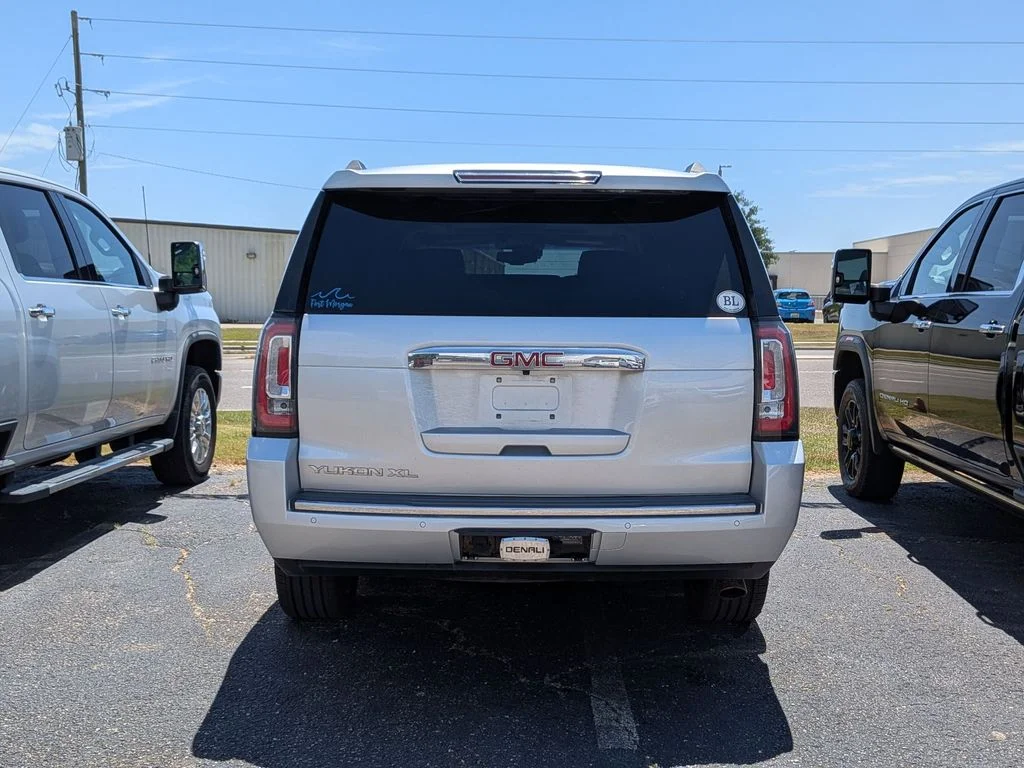 Used 2018 Silver GMC Denali image 3