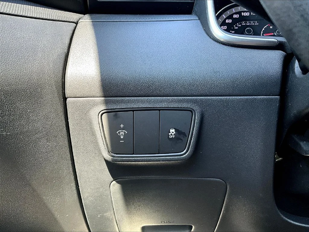 Used 2022 Gray Hyundai SEL image 17